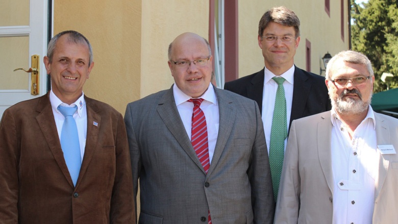 Minister Peter Altmaier diskutiert mit Unternehmern der Region