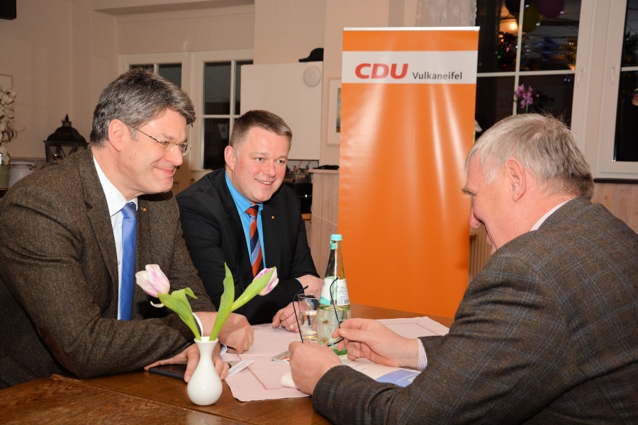 Patrick und Gordon Schnieder mit Karl-Josef Laumann
